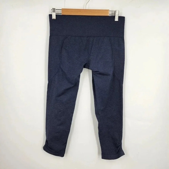 Lululemon Seamlessly Street Crop Legging in Cadet Blue Women's Size 8 - Picture 5 of 11